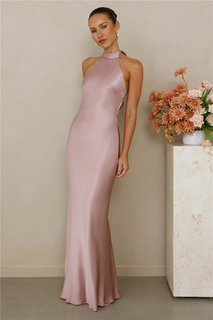 Damen Satin Maxikleid Hochkragen Körpernah Norvielle