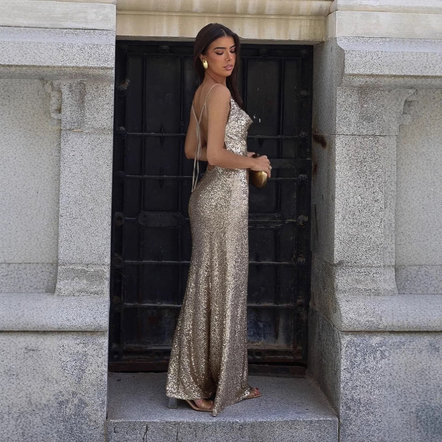 Damen Abendkleid tiefes Rückendesign schimmerndes Material Norvielle