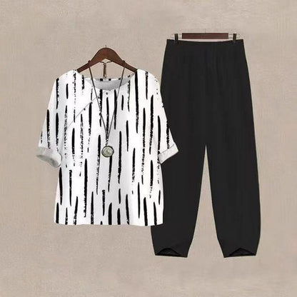 Damen Freizeit Set mit gestreiftem Oberteil und bequemen Hosen