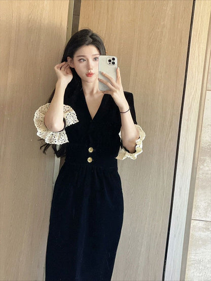 Damenkleid mit Spitzenärmeln und Knöpfen Norvielle