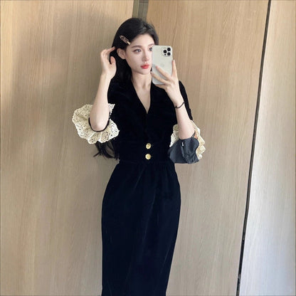 Damenkleid mit Spitzenärmeln und Knöpfen Norvielle
