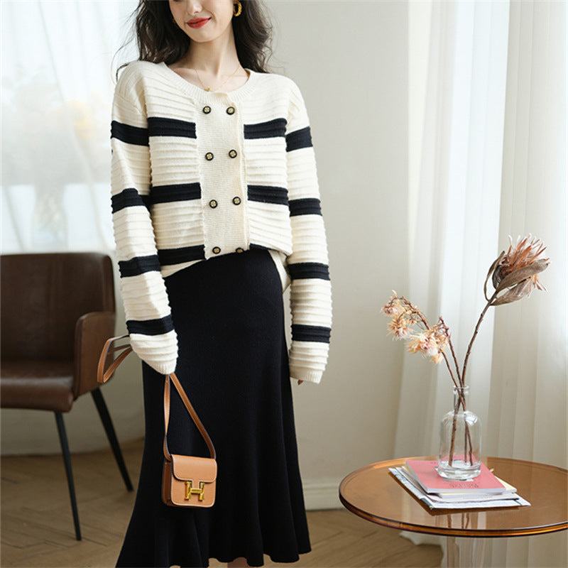 Damen Strickcardigan Streifenmuster Goldknöpfe Beige
