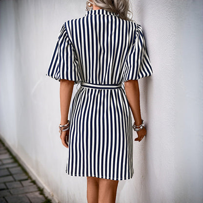 Damen Streifenkleid mit Taillengürtel Elegantes Hemdblusen Design