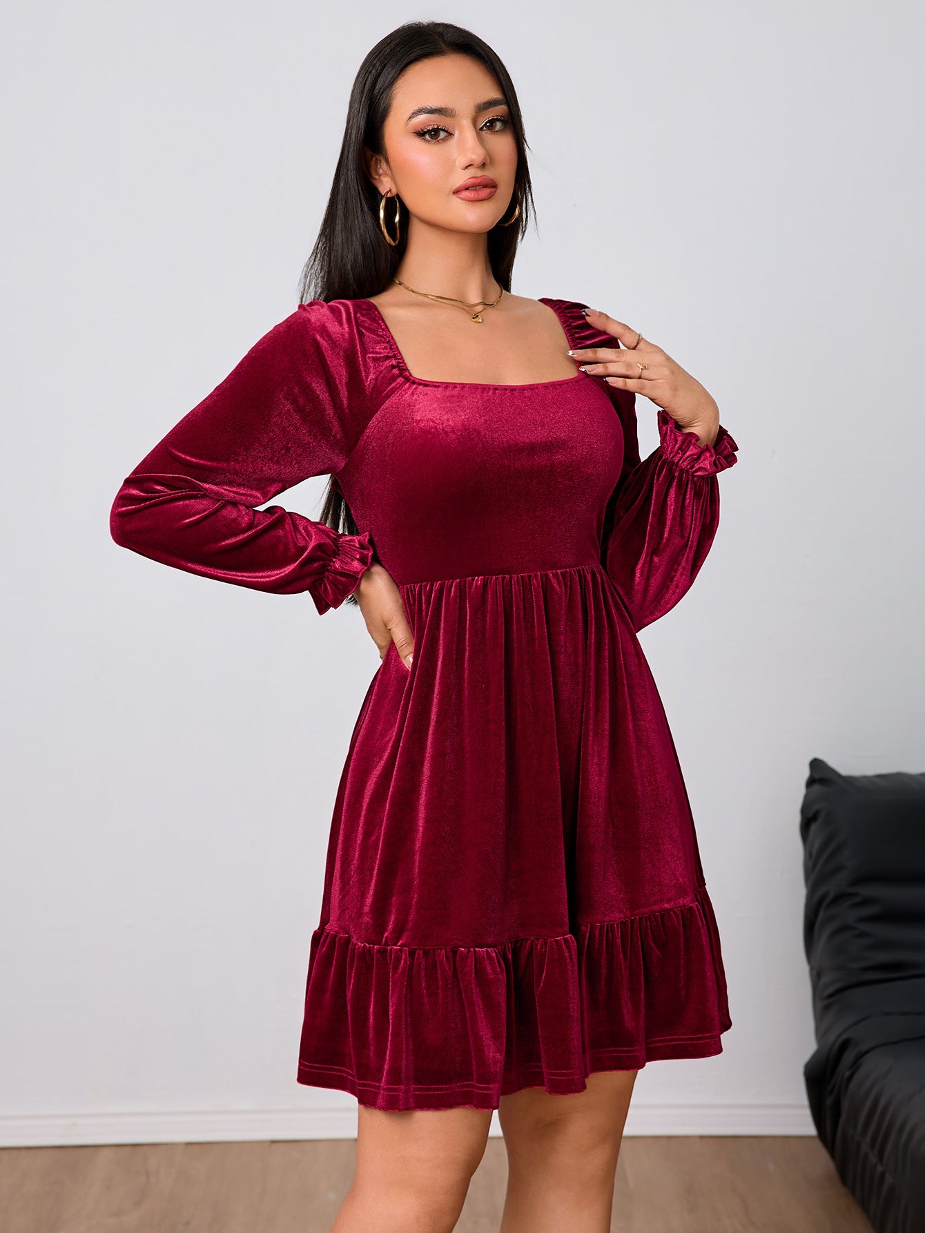 Damen Samt Minikleid mit Volant und Puffärmeln Norvielle
