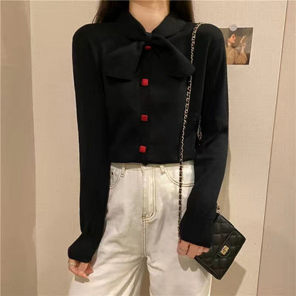Damen Bluse mit Schleifenkragen und Knopfdetails Norvielle