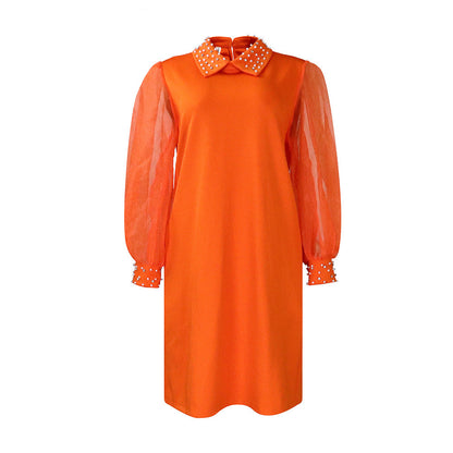 Damenkleid mit Tüllärmeln und verziertem Kragen