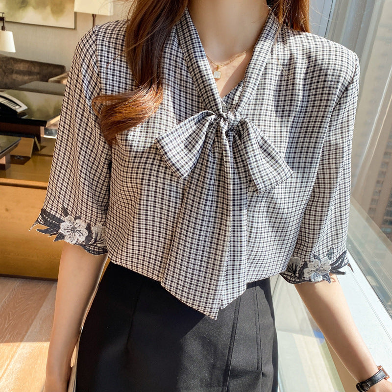 Damen Bluse Spitzenbesatz Floralmuster Schleifenkragen
