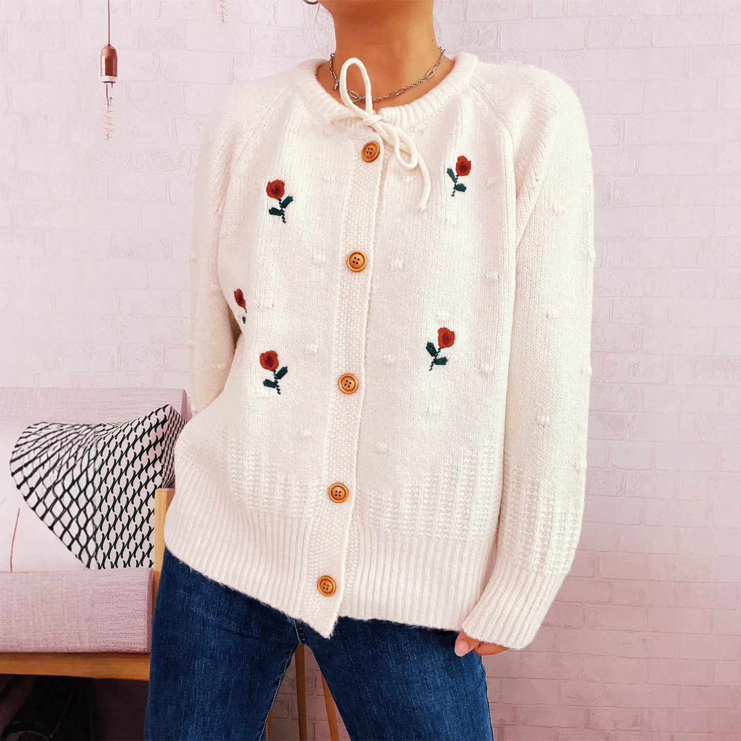 Damen Strickjacke Blumenstickerei Knopfverschluss Norvielle