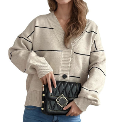 Damen Strickjacke mit Taschen und Knöpfen Beige