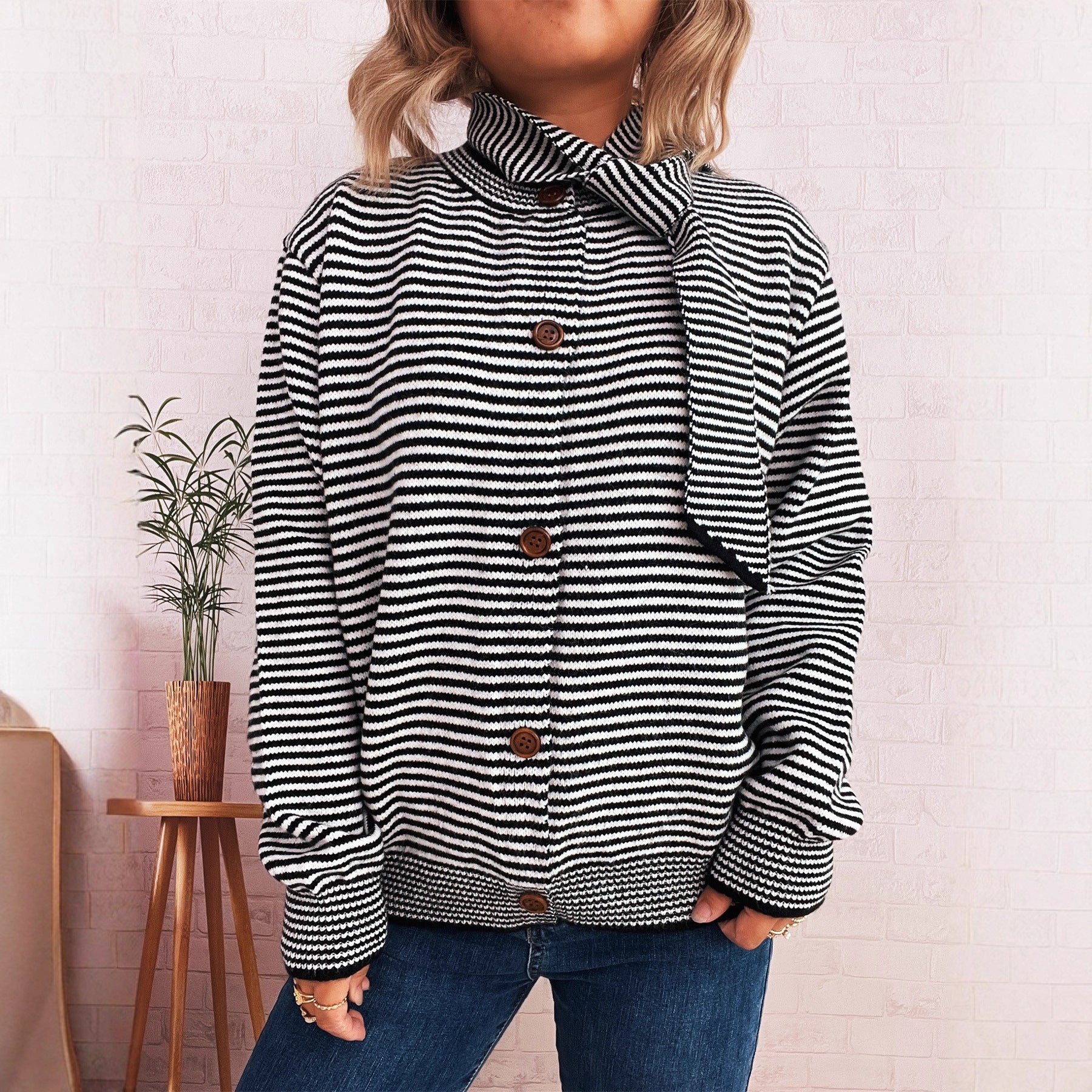 Damen Strickcardigan Gestreift Mit Hochem Kragen Dekorative Knöpfe - Norvielle