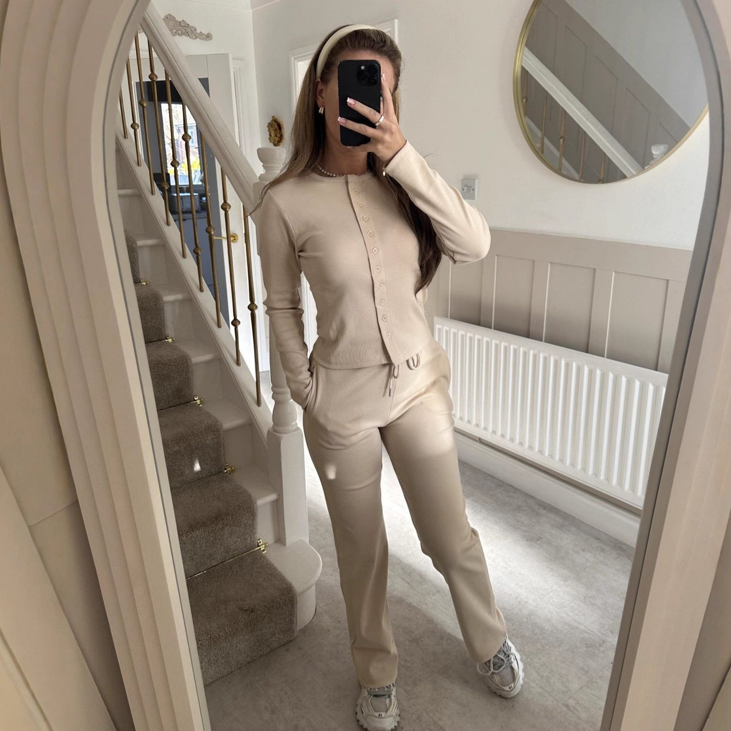 Damen Strickanzug mit Knöpfen Elegantes Design Beige