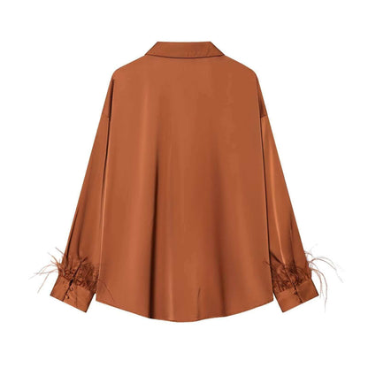 Damen Satinbluse mit Federverzierungen Elegant