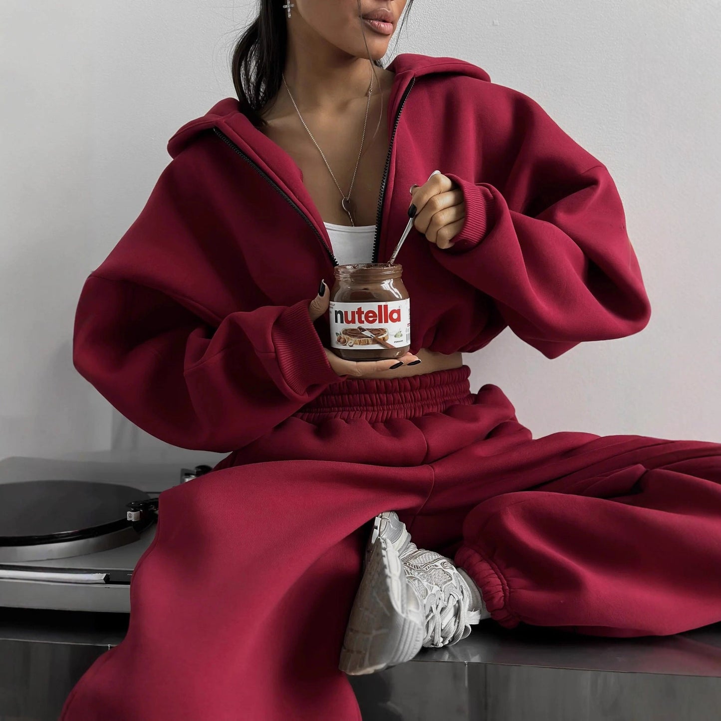 Damen Sportliche Cropped Hoodie und Jogginghose Norvielle