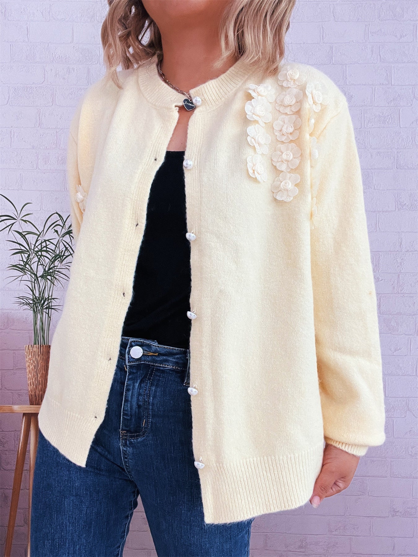 Damen Strickjacke Florale Applikationen Knopfdetails Norvielle