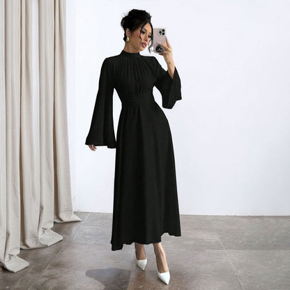 Damen Maxikleid mit schwingenden Ärmeln und hohem Kragen Norvielle - Norvielle