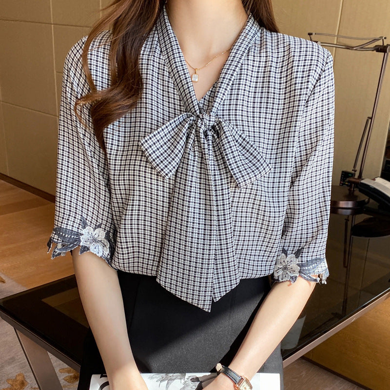 Damen Bluse Spitzenbesatz Floralmuster Schleifenkragen