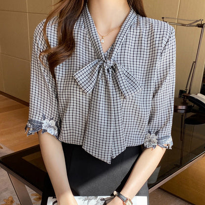 Damen Bluse Spitzenbesatz Floralmuster Schleifenkragen