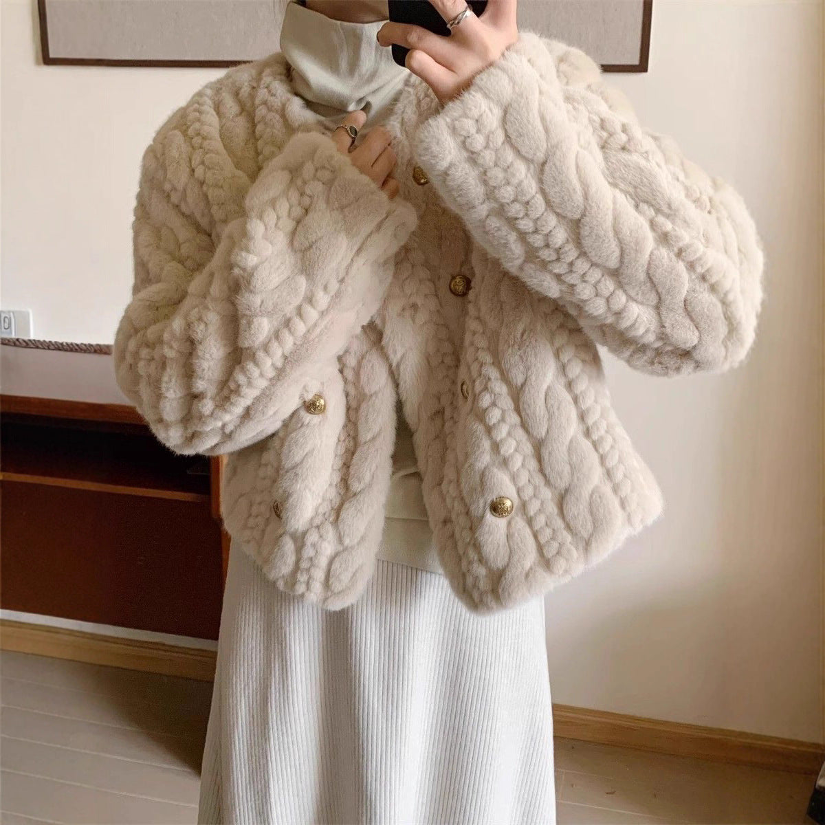 Damen Strickjacke Flauschig Goldknöpfe Beige