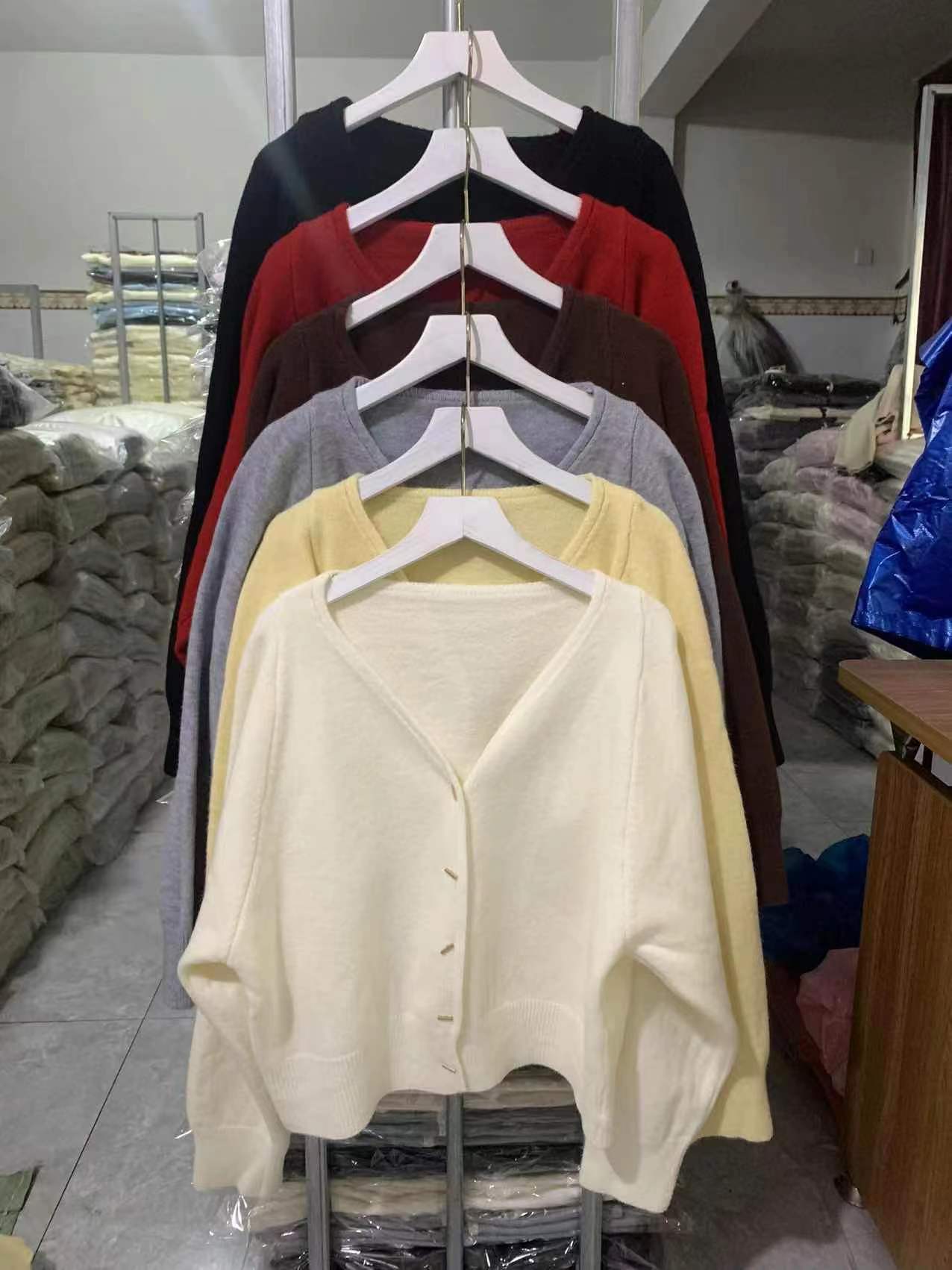 Damen Strickjacke V-Ausschnitt Elegante Knöpfe Norvielle