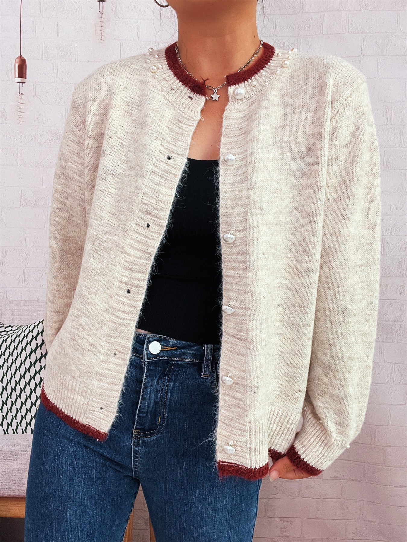 Damen Strickjacke mit Perlenverzierungen und Knöpfen