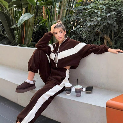 Damen Sportlicher Jogginganzug mit Kapuze und Streifen