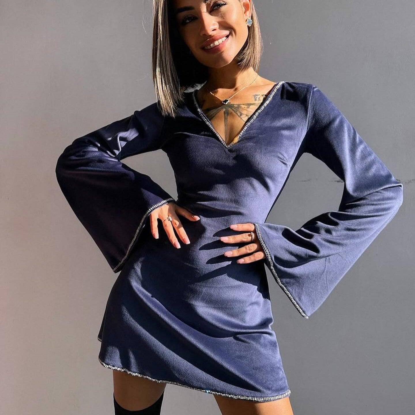 Damen Minikleid V-Ausschnitt Oversized Ärmel