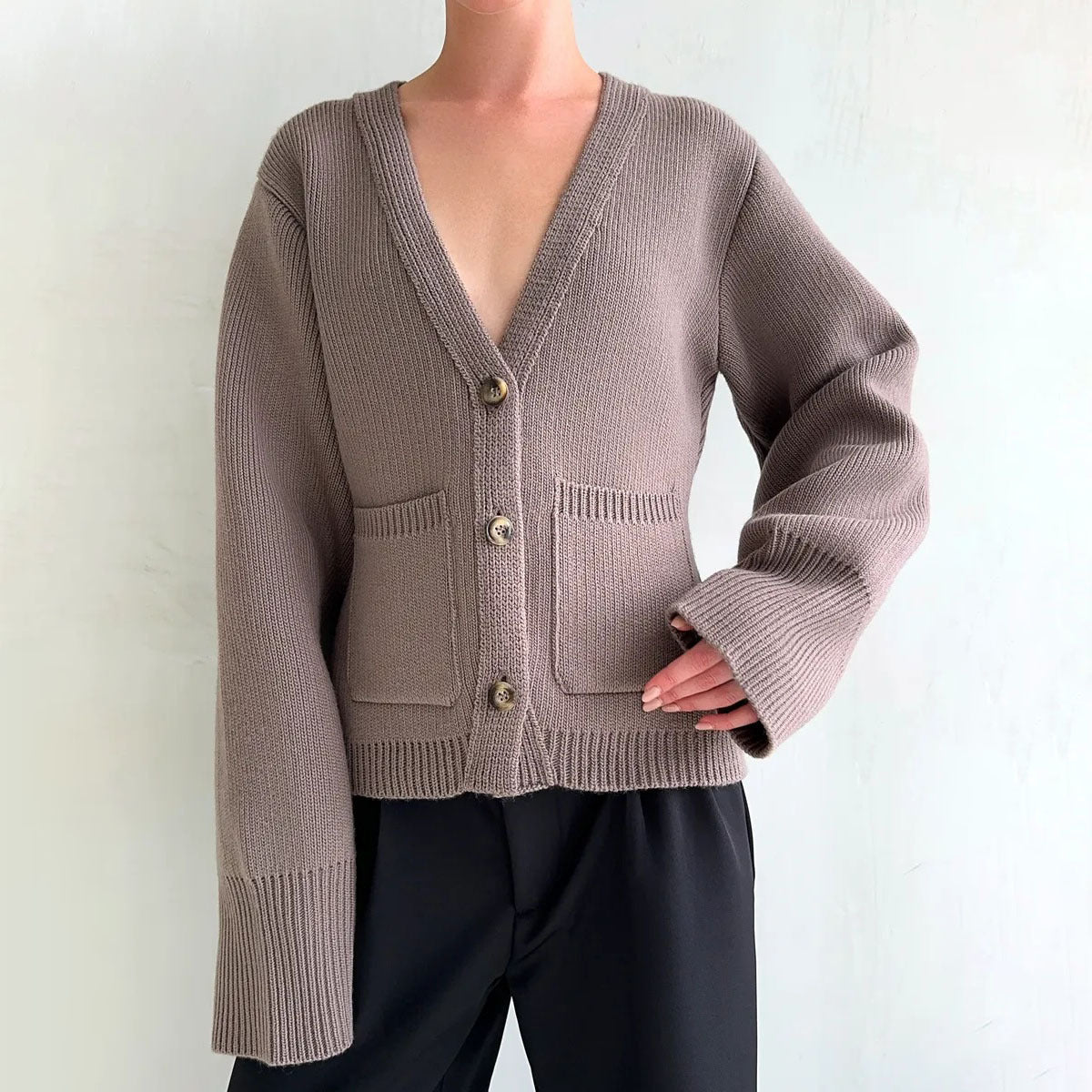 Damen Strickjacke V-Ausschnitt Große Taschen Norvielle - Norvielle