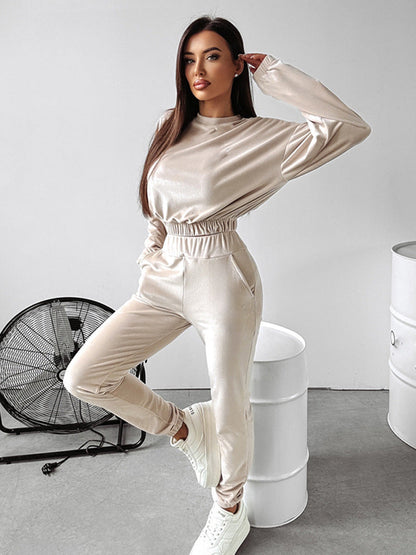 Damen Sport-Set Cropped Oberteil und bequeme Hose Norvielle