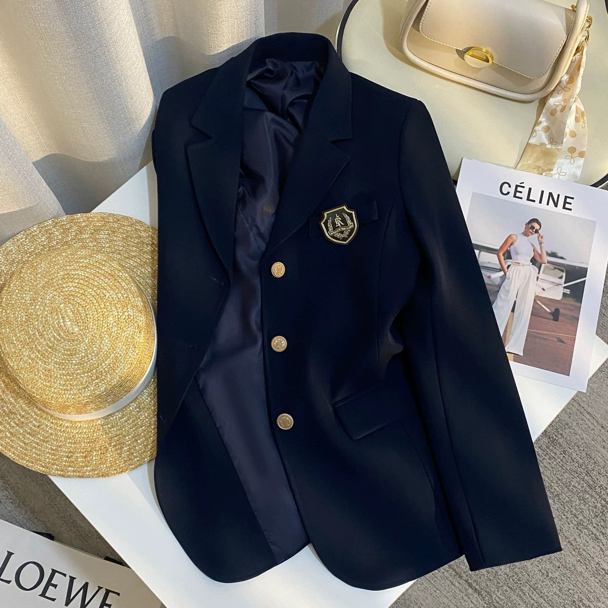 Damen Blazer mit goldenen Knöpfen