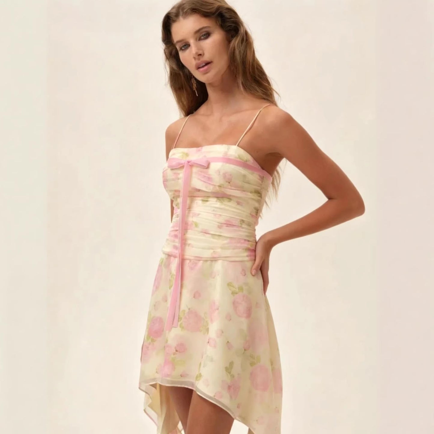Damen Mini-Kleid mit Blumenmuster Asymmetrischer Saum Elegantes