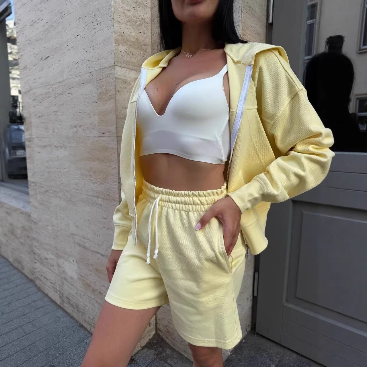 Damen Jogginganzug mit Hoodie und lockeren Shorts Norvielle