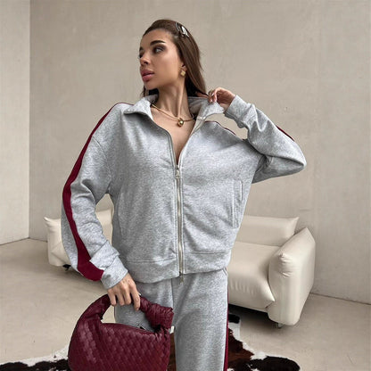 Damen Fleece Outfit mit hohem Kragen und Reißverschluss