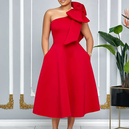 Damen Schulterfreies Kleid mit Halstuch und Goldakzent