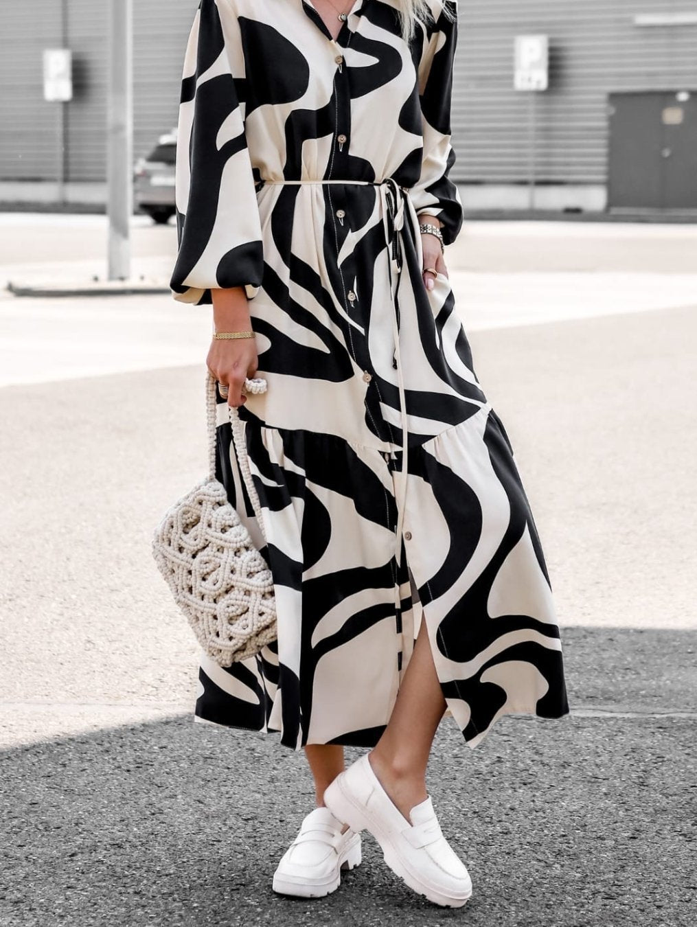Damen Langarmkleid mit Muster und Bindegürtel