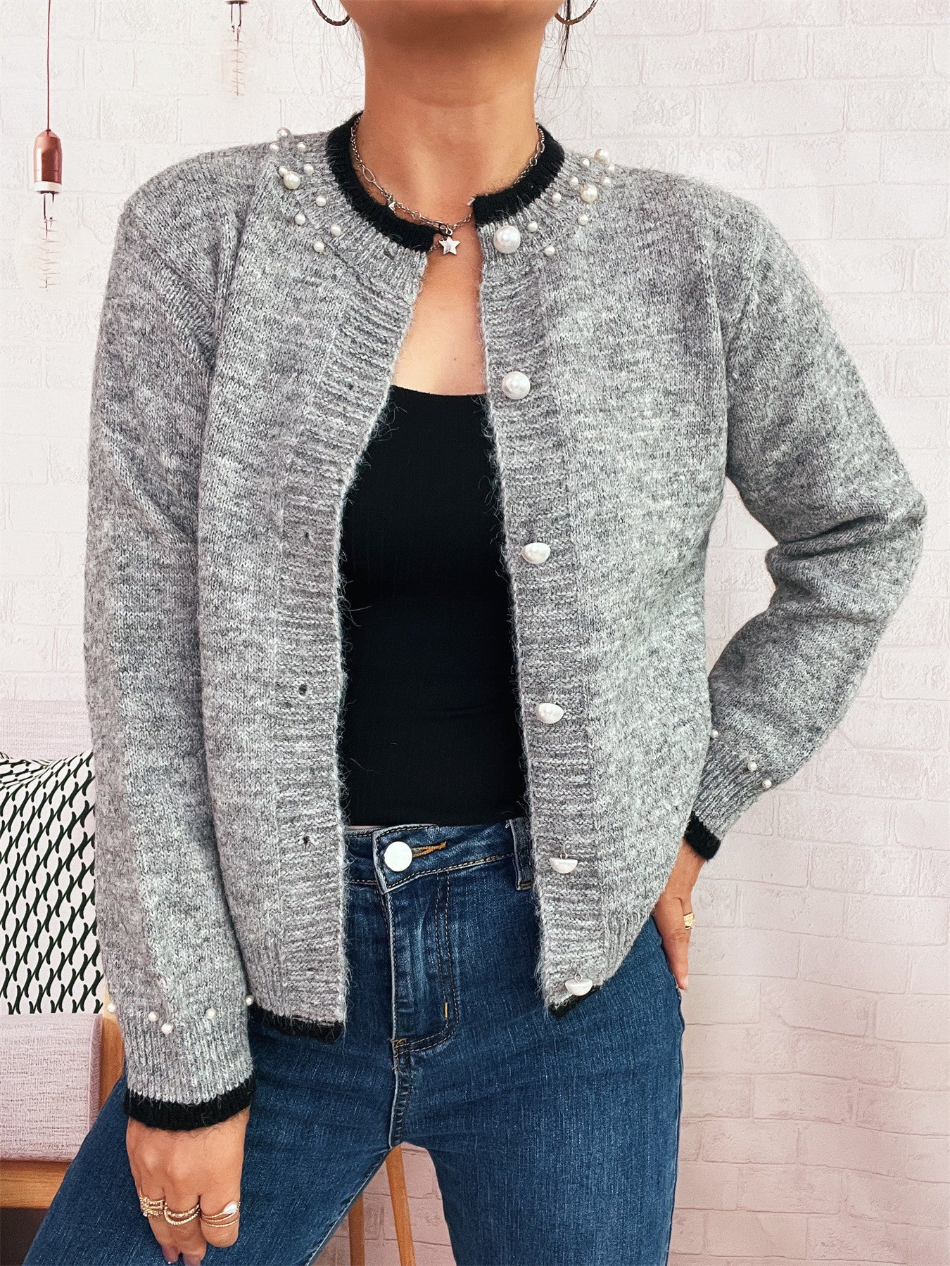 Damen Strickjacke mit Perlenverzierungen und Knöpfen