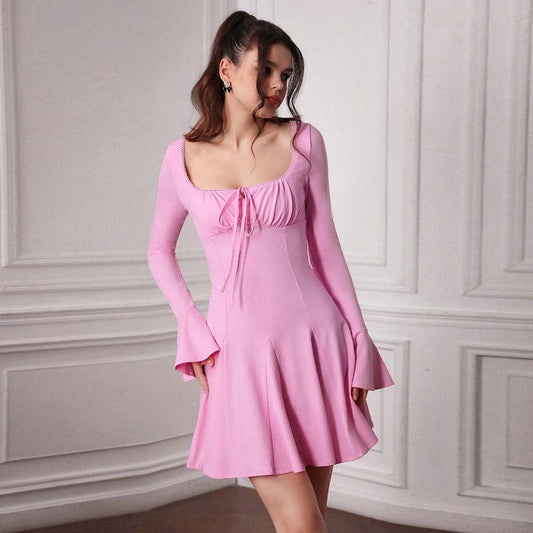 Damenkleid mit tiefem Ausschnitt und Volantärmeln - Norvielle