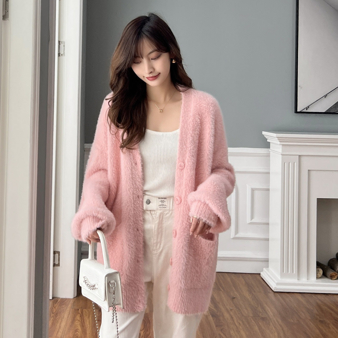 Damen Strickjacke Flauschig mit Taschen und Breitem Revers Norvielle