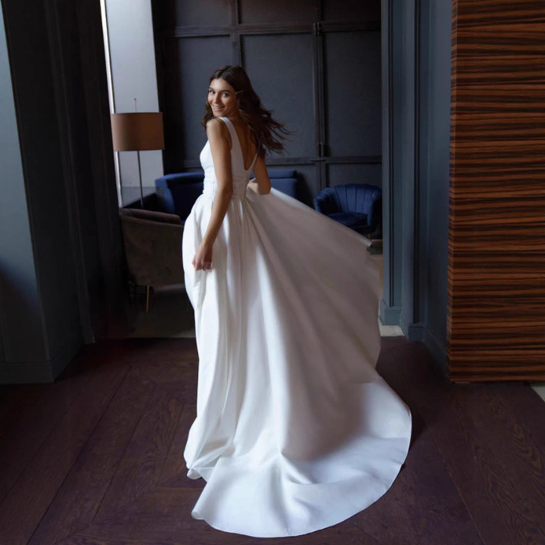 Damen Hochzeitskleid mit V-Ausschnitt und Seitenschlitz Norvielle
