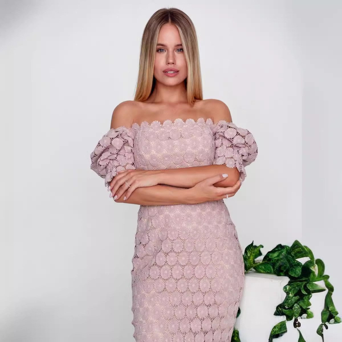 Damen Spitzenkleid Florale Elemente Voluminöse Ärmel Norvielle