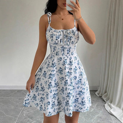 Damen Minikleid mit Blumenmuster und breiten Trägern Norvielle