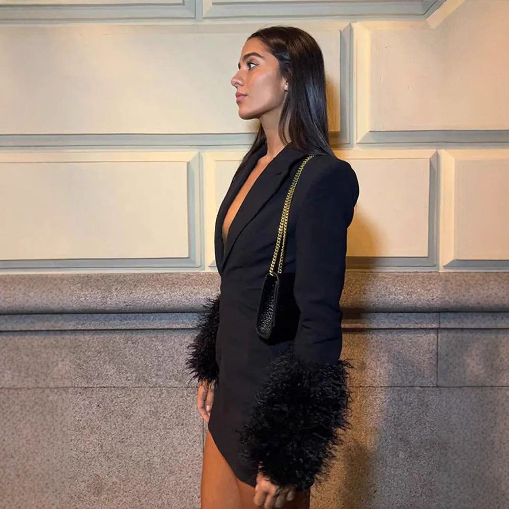 Damen Minikleid mit tiefem Ausschnitt Flauschdetails Norvielle