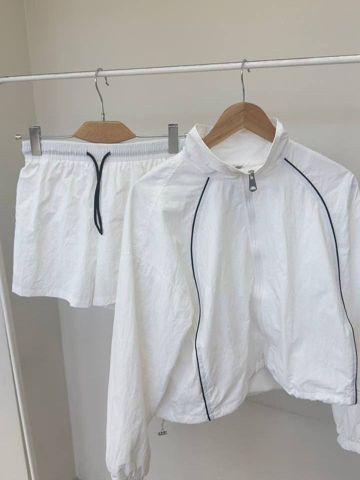 Damen Sportliches Outdoor-Set mit Jacke und Shorts Höher Kragen