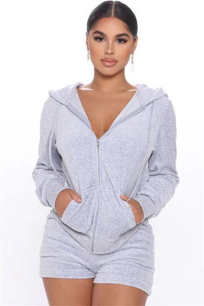 Damen Sport-Set mit Hoodie und Shorts aus hochwertigem Material