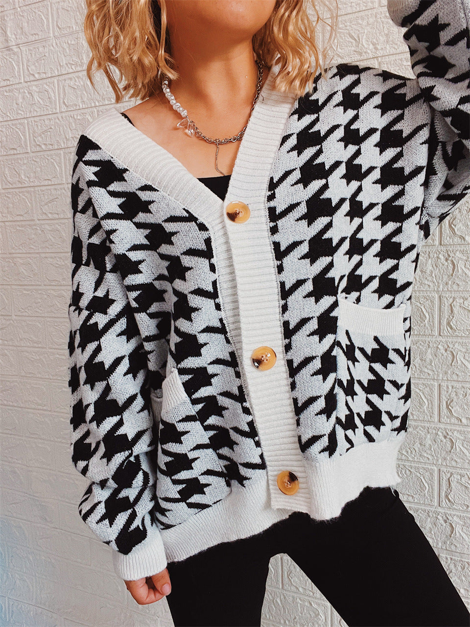 Damen Strickjacke modernes Hundemuster Norvielle