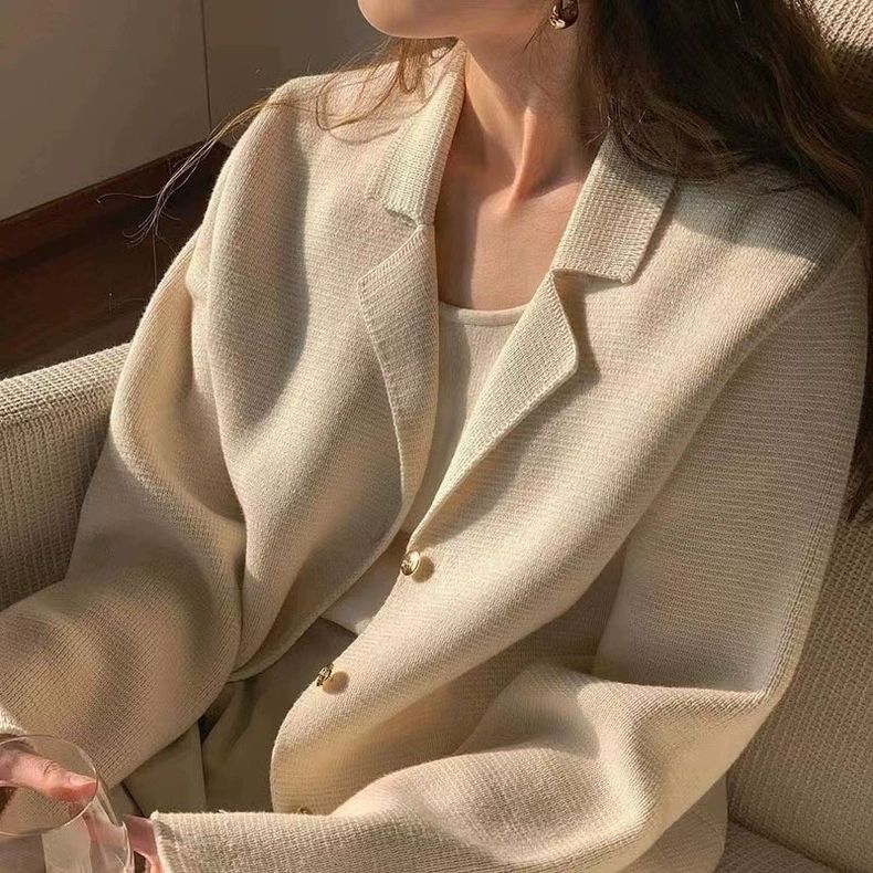 Damen Bouclé-Jacke Goldknöpfe Beige