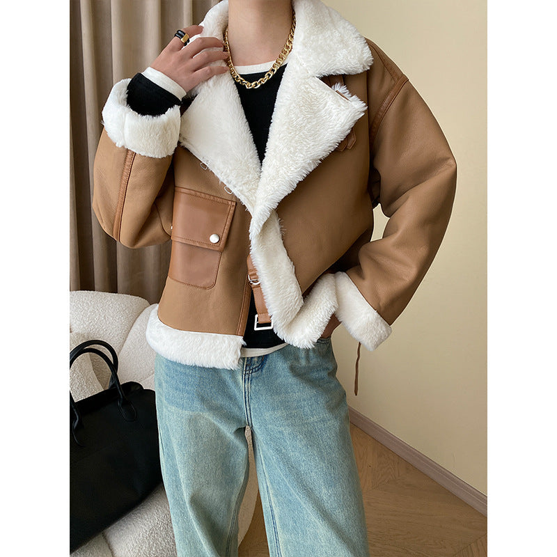 Damen Lammfelljacke Cropped Schnitt mit Druckknöpfen Schwarz - Norvielle