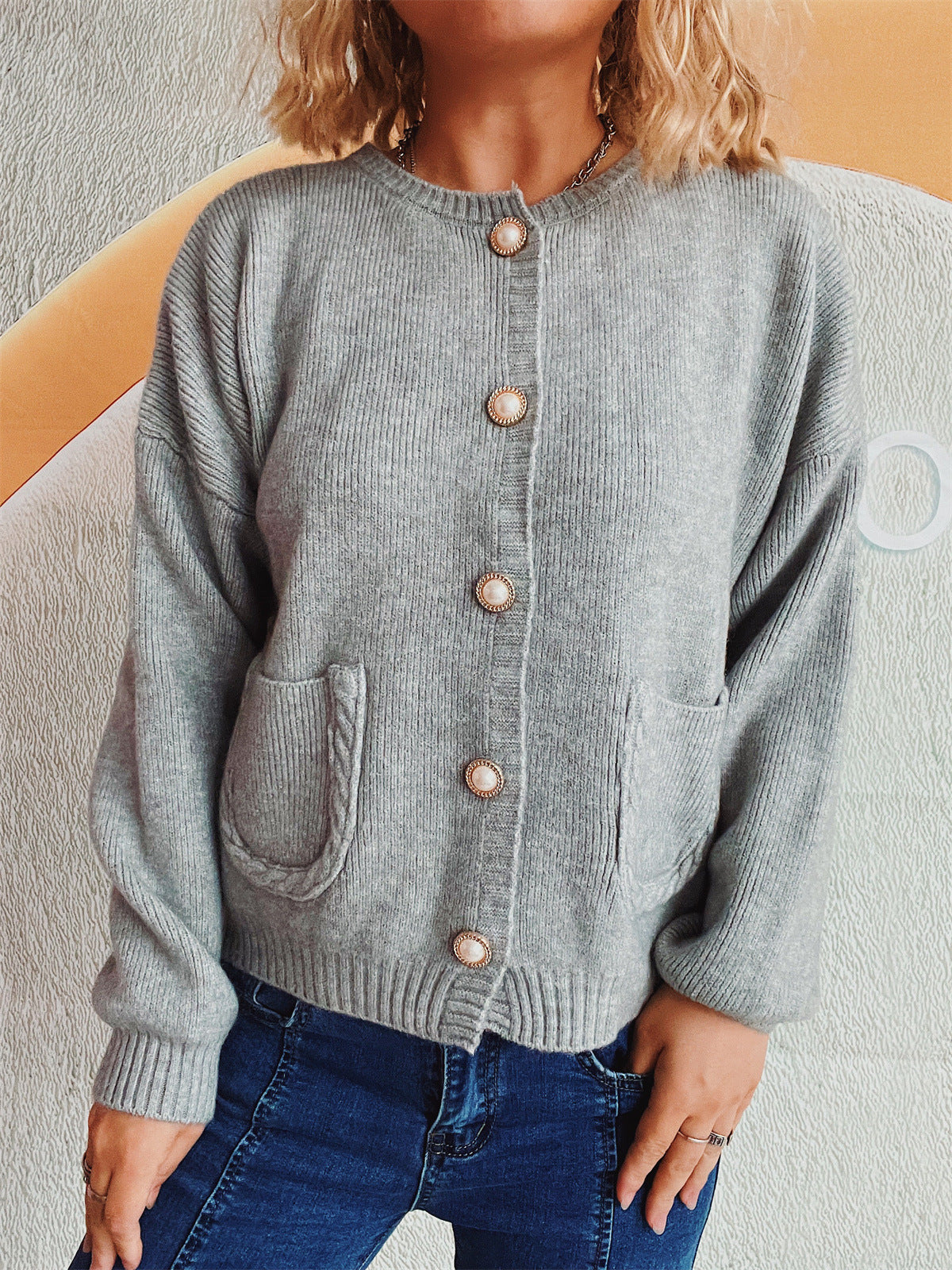 Damen Strickjacke mit Perlenknöpfen und Taschen