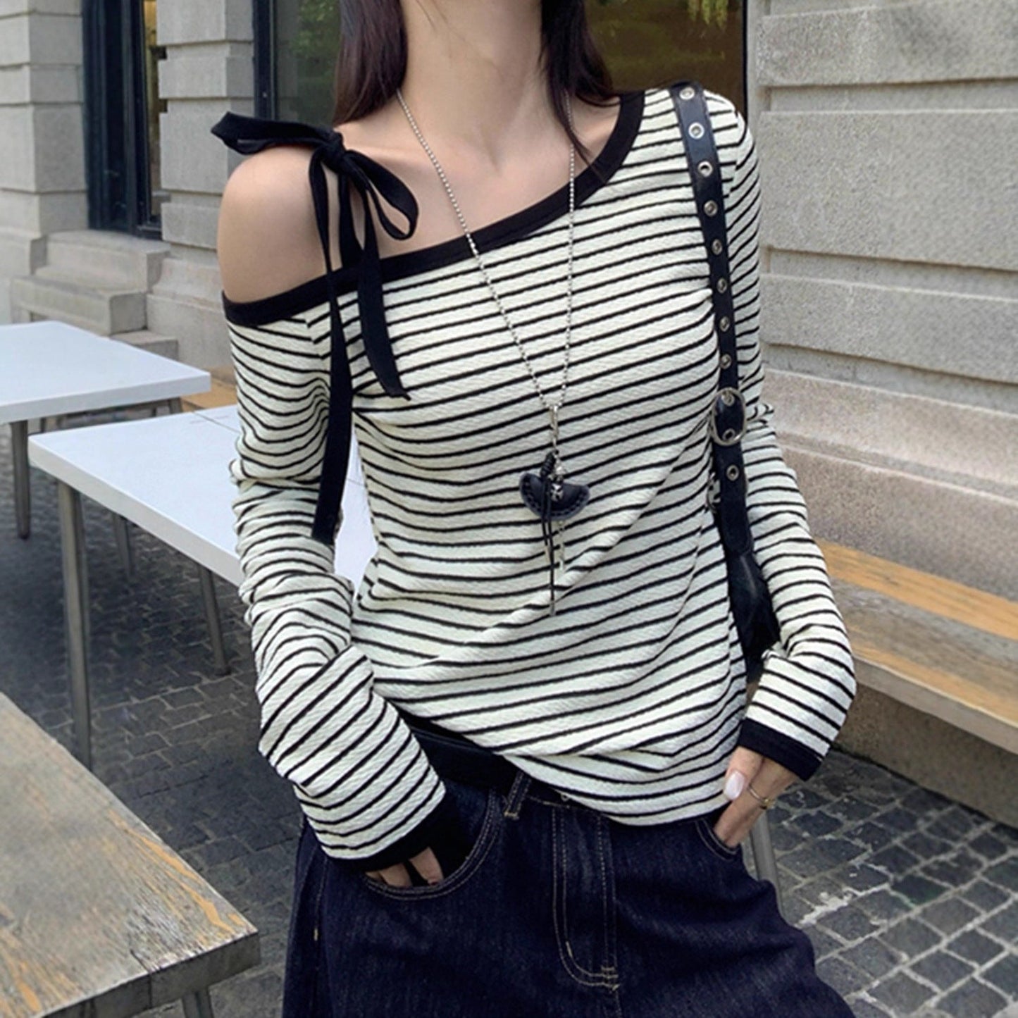 Damen Langarmshirt Schulterfrei Gestreift mit Schleifen Dekor Weiß
