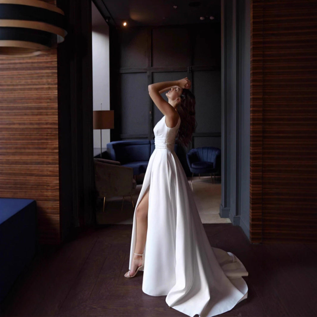 Damen Hochzeitskleid mit V-Ausschnitt und Seitenschlitz Norvielle