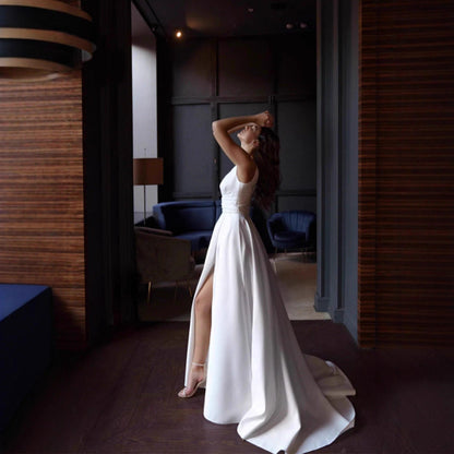 Damen Hochzeitskleid mit V-Ausschnitt und Seitenschlitz Norvielle